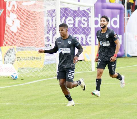 Aucas se volvió a adueñar del primer puesto de la Liga Pro con su victoria (2-0) sobre Macará en Ambato