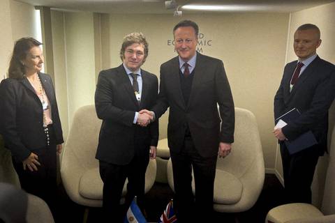 Javier Milei dice que el tema de las islas Malvinas aún está pendiente “para futuras negociaciones diplomáticas”