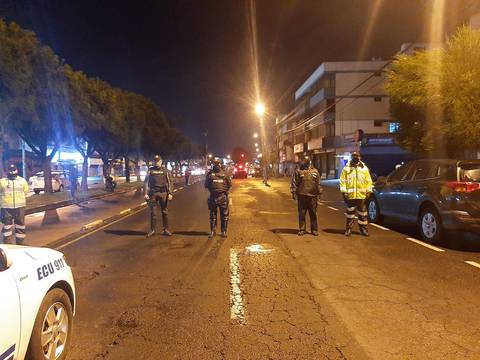 Una institución financiera, en el norte de Quito, fue asaltada; la Policía halló un artefacto explosivo