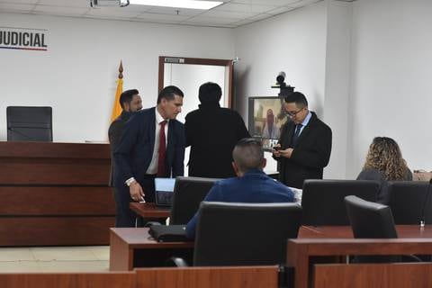 Tribunal convoca por séptima ocasión a Abdalá Bucaram, a su hijo Jacobo y a otros dos procesados a audiencia de juicio por delincuencia organizada