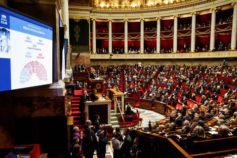 Asamblea Nacional de Francia aprueba restrictiva ley de inmigración 