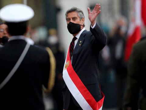 Perú: Presidente Francisco Sagasti cambia a mandos policiales ante represión de manifestantes