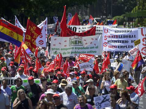 Españoles salen a las calles para protestar contra la austeridad