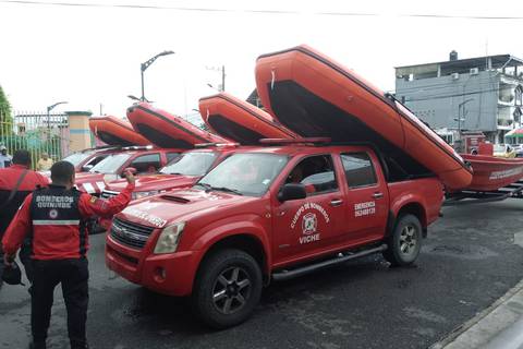 Bomberos de Esmeraldas adquieren vehículos y botes para atender emergencias y el fenómeno El Niño