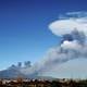 Entra en erupción en Italia el volcán Etna, con emisión de cenizas y lava