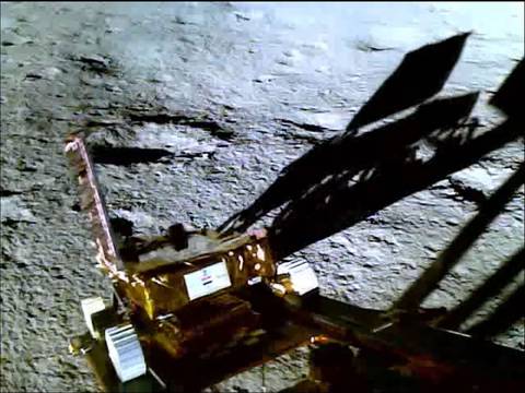 Nave de India ya muestra las primeras imágenes de su misión espacial sobre la superficie de la Luna