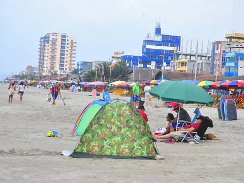 Esmeraldas cerró el feriado con una baja afluencia de turistas en sus playas