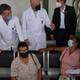 Familiares de pacientes se quejan ante el vicepresidente Alfredo Borrero sobre la escasez de medicamentos y reactivos durante visita a hospitales de Chone