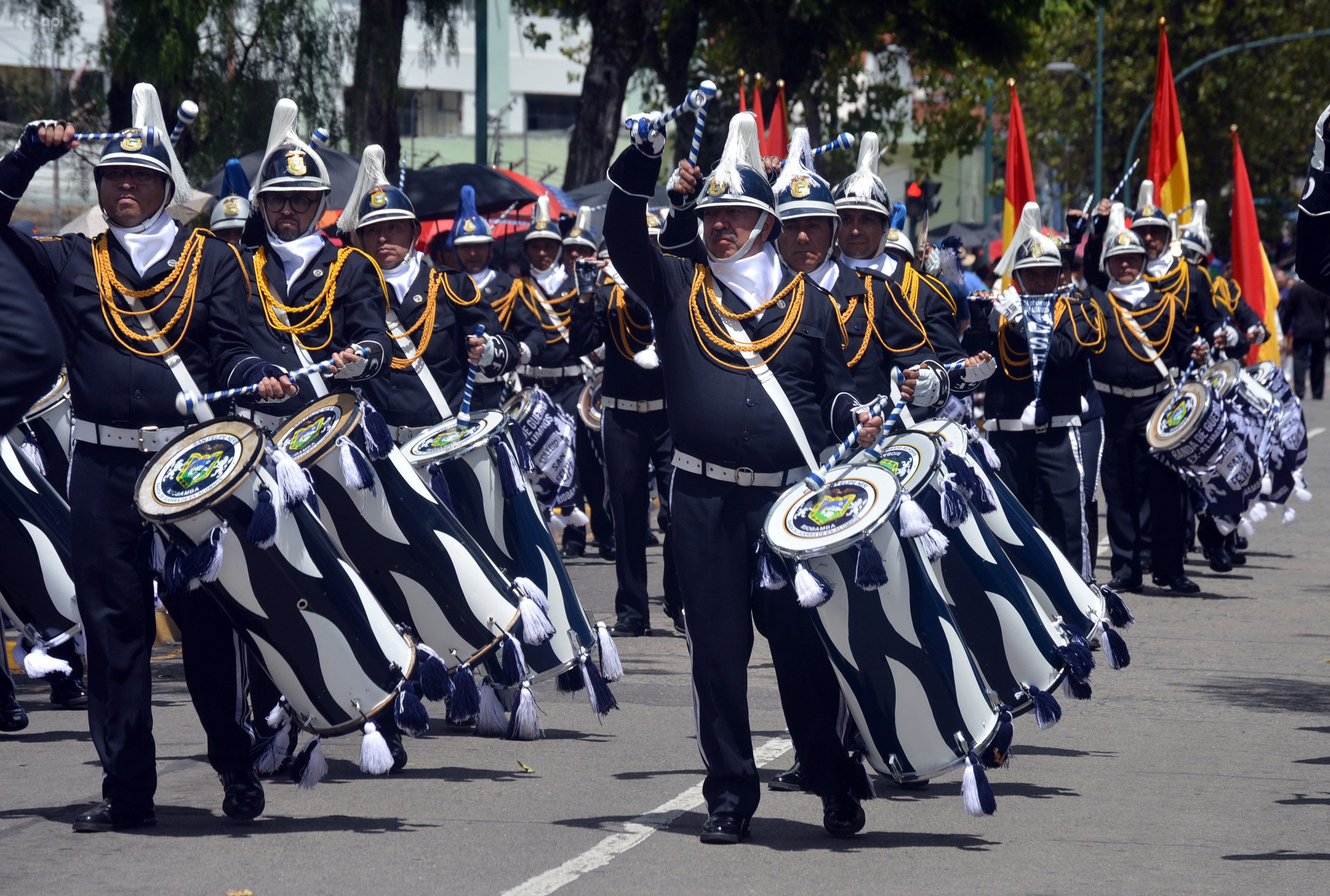 Pregón por los 160 años del colegio Benigno Malo, de Cuenca, congregó a  bandas de exestudiantes de varios planteles centenarios | Ecuador |  Noticias | El Universo