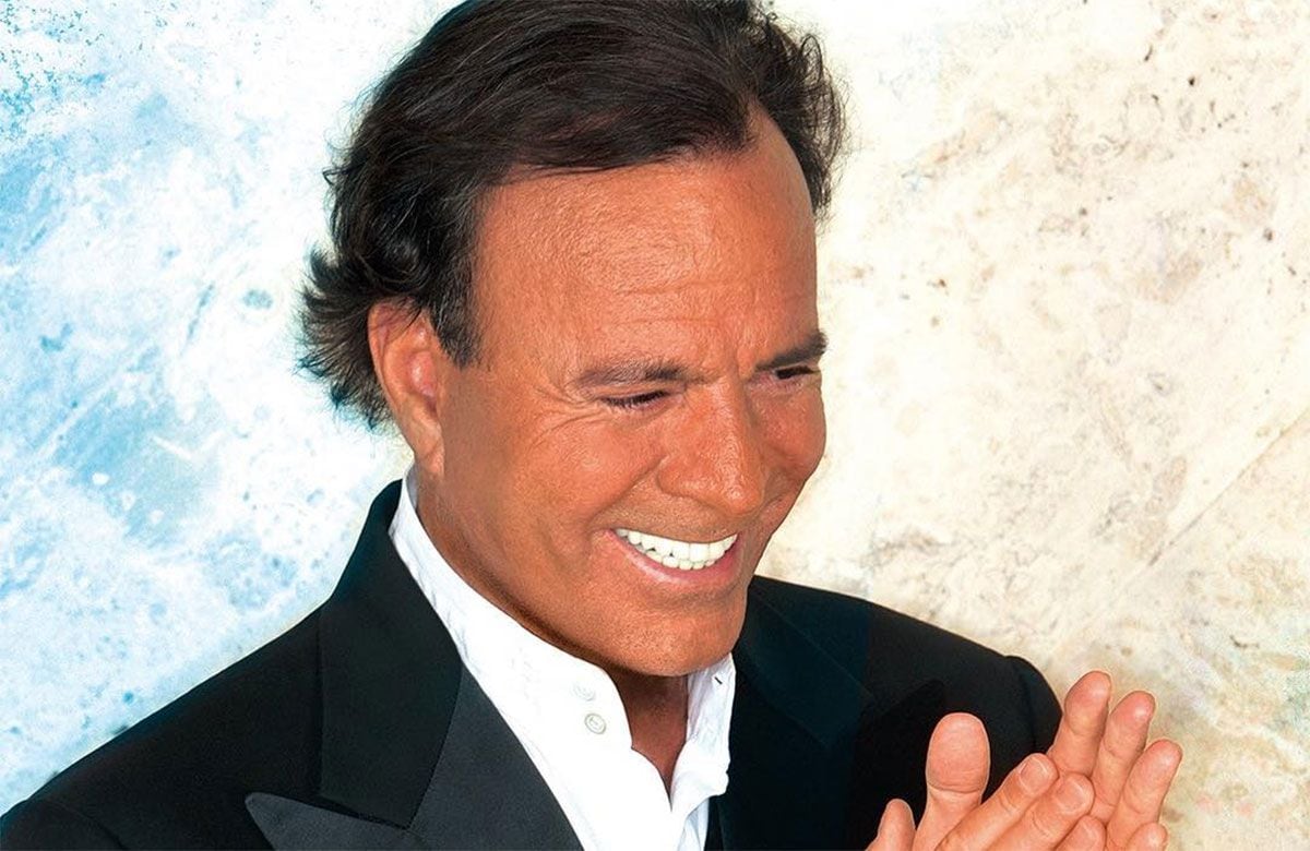 Así son las mansiones de Julio Iglesias en Miami, Punta Cana y Bahamas en las que se refugia mientras tres de sus hijos exponen los paisajes de su espaciosa finca de Marbella