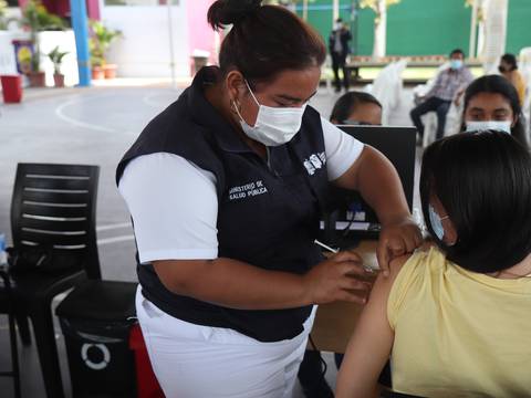 Este lunes de feriado no hay atención en centros de vacunación en Ecuador; se retoma mañana con segundas dosis