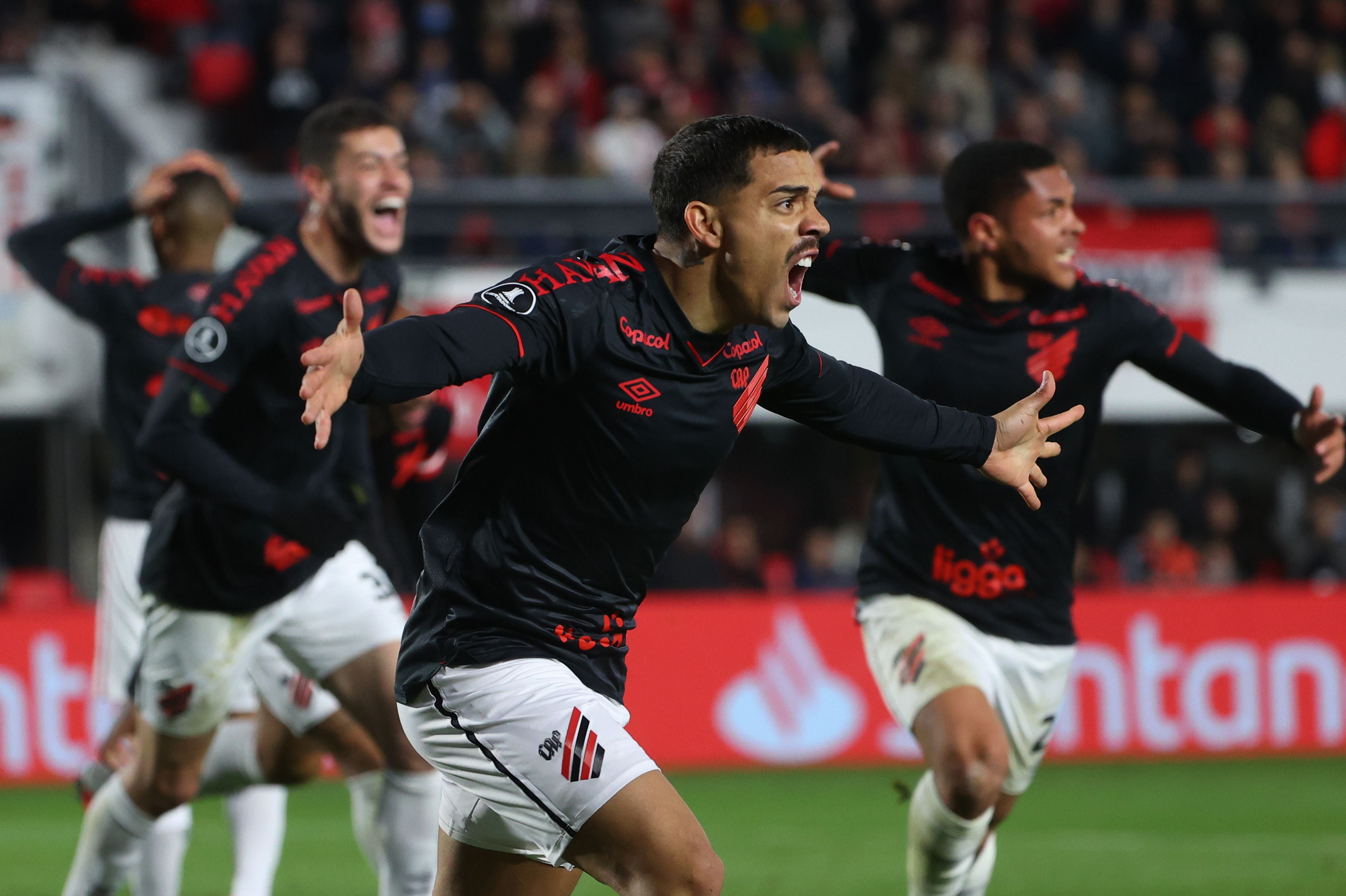 Athletico Paranaense vence a Estudiantes de La Plata y es semifinalista de la Copa Libertadores