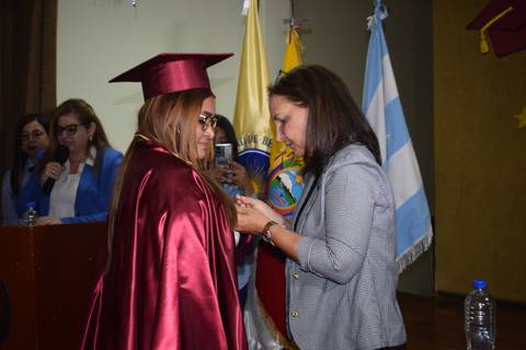 Rocío Apolo retomó después de 23 años sus estudios de colegio y se graduó con el mejor promedio