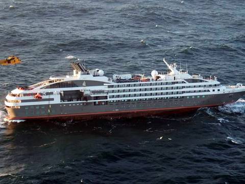 El crucero Le Boreal queda a la deriva en el Atlántico sur