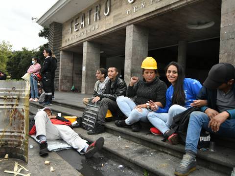 Leonidas Iza toma distancia del debate en la Asamblea, mientras el cansancio y el frío golpean a las bases que se quedaron en Quito