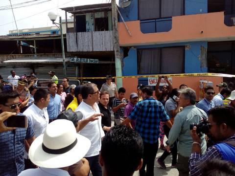 Rafael Correa llama a turistas a ‘inundar’ Esmeraldas
