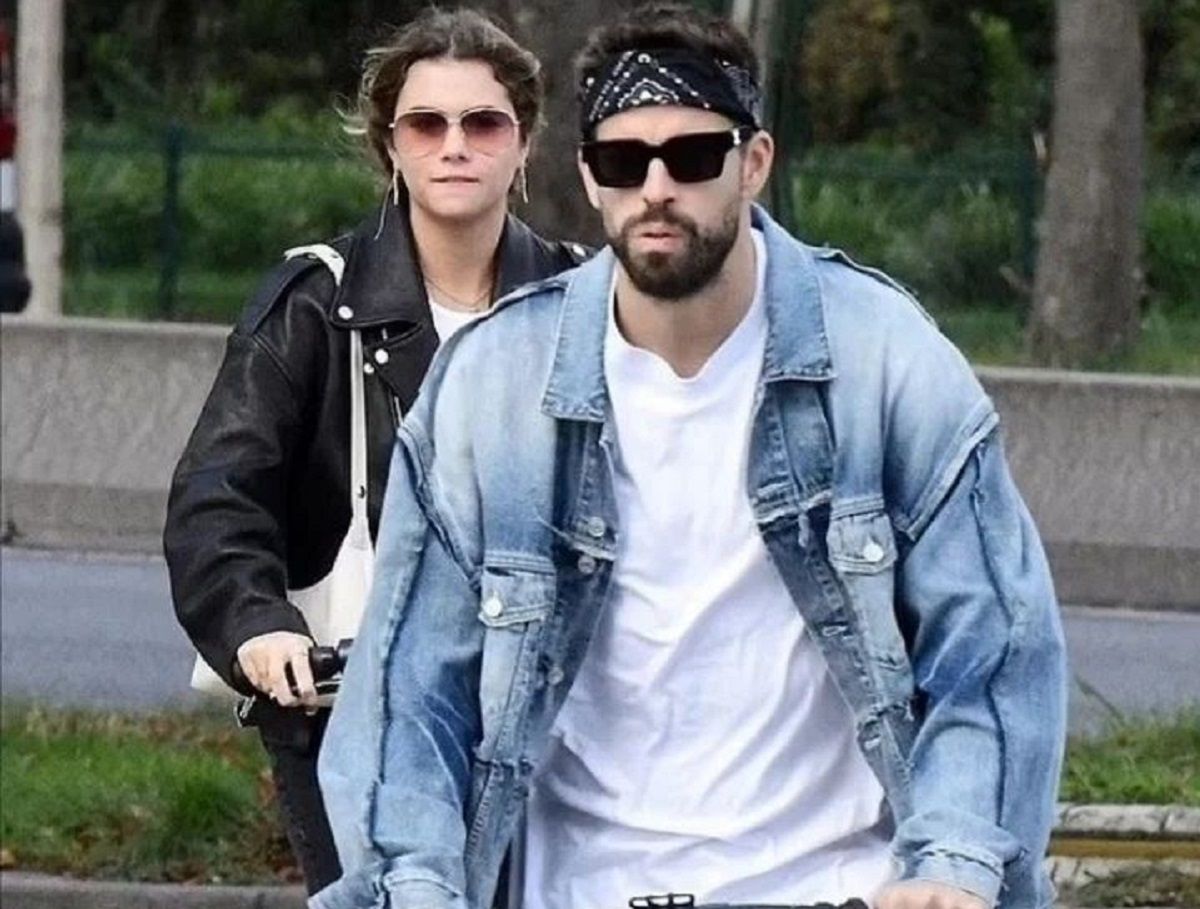 Clara Chía Martí y Gerard Piqué son el hazmerreír en Barcelona y en París: a la pareja le cantan la “BZRP Sessions 53” de Shakira, a ella en la calle y al exfutbolista en un partido de la NBA