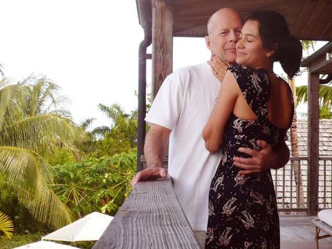 “Por favor, basta”: esposa de Bruce Willis desmiente la mudanza de Demi Moore a la casa del actor