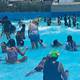 Guayaquileños que se quedaron en la ciudad buscan parques acuáticos para refrescarse ante las altas temperaturas