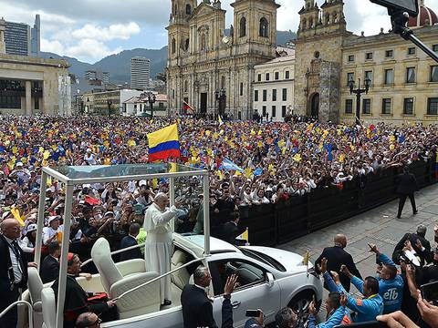 Papa Francisco urge una reconciliación en Colombia, ‘muy difícil’ para las víctimas