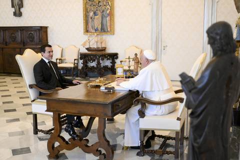 Estos son los cuatro regalos que recibió Daniel Noboa del papa Francisco en el Vaticano