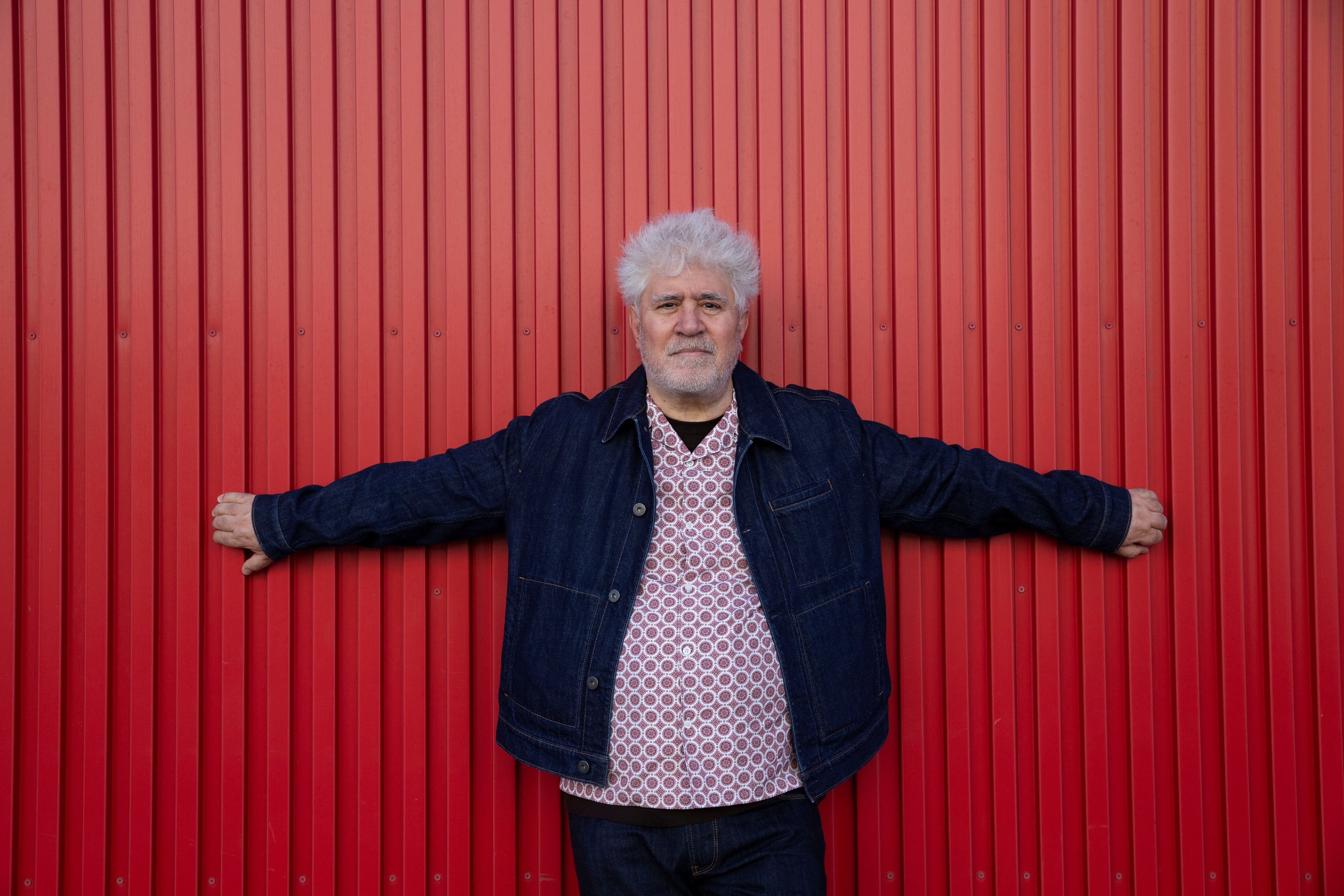 Pedro Almodóvar es recibido con júbilo en Hollywood por su película ‘Madres paralelas’