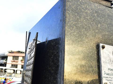 Intentan otra vez violentar esculturas en Guayaquil