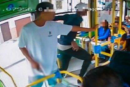 Tres hombres capturados por robo en bus de transporte público, en el sur de Guayaquil