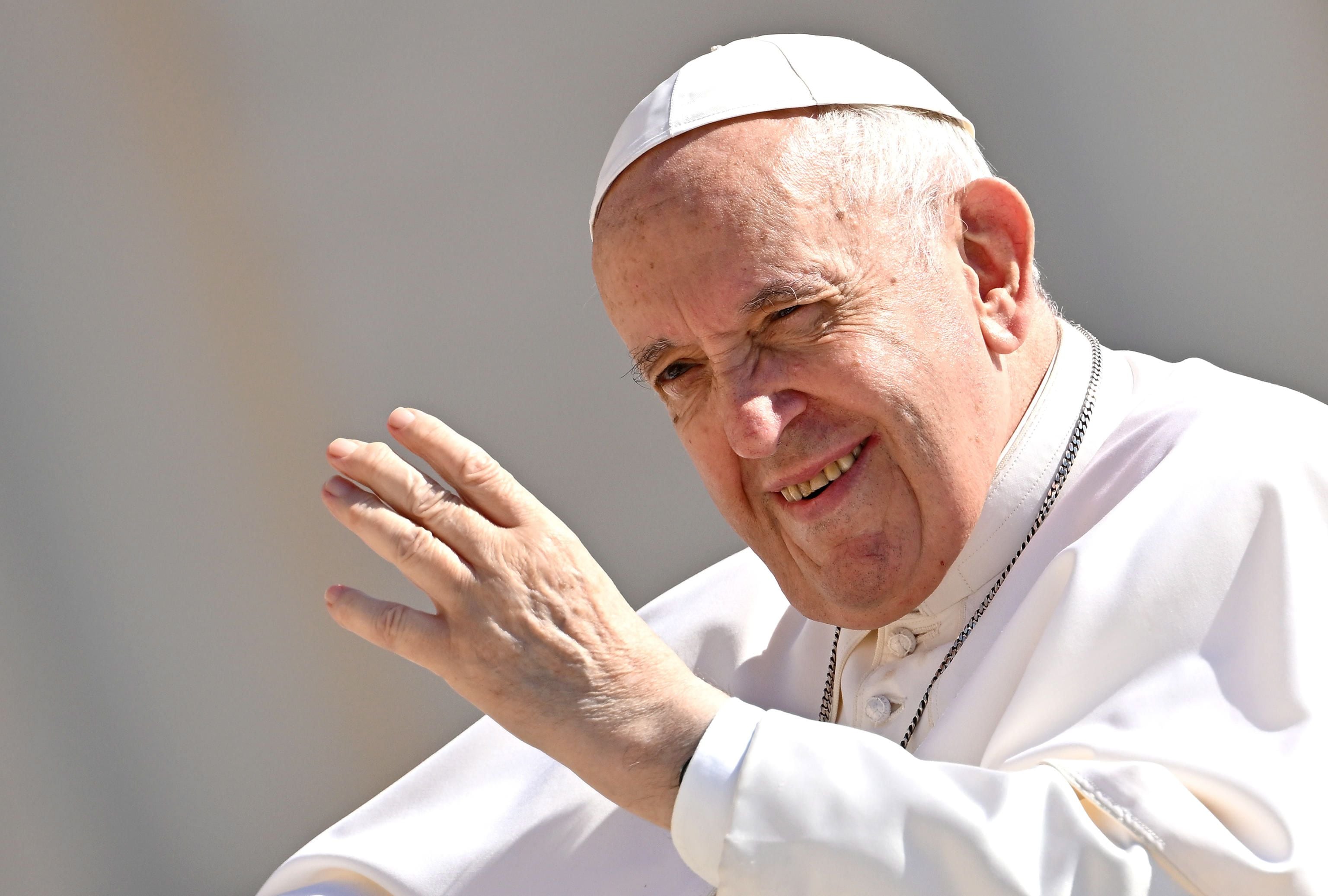 ‘Tengo una relación humana con Raúl Castro’,  las palabras del papa Francisco que causan indignación entre los cubanos en Miami