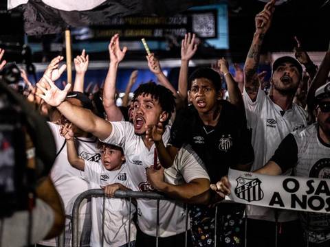 El 2023, año de la caída al precipicio del gigante Santos de Brasil: el club apela al aura de Pelé para retornar a primera división