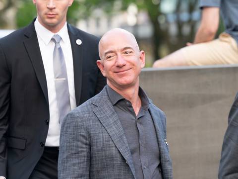 ¿Quién es Jeff Bezos y cómo hizo su fortuna?