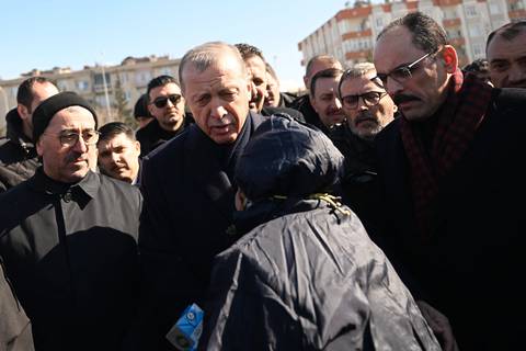Presidente de Turquía promete construir 200.000 casas para las víctimas del terremoto