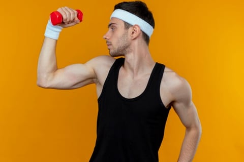 ¿Cómo ganar más masa muscular en los brazos si soy flaco? Esta es la rutina de ejercicios indicada para ti
