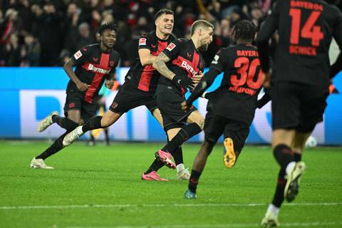 Sonríe Piero Hincapié: Bayer Leverkusen triunfa y se afianza como puntero de la Bundesliga