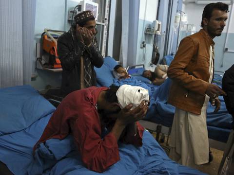 Atentado terrorista deja decenas de muertos en Afganistán