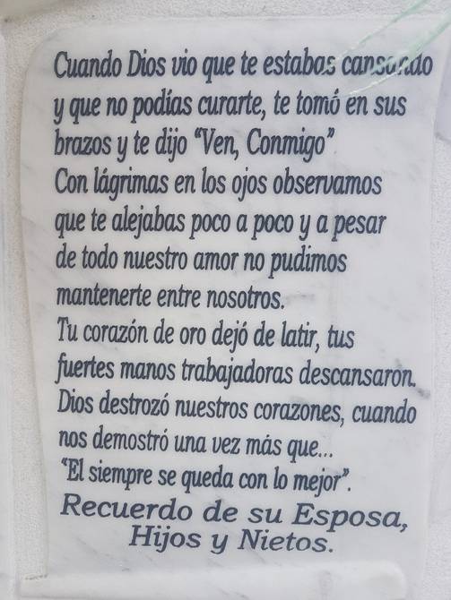 Lapidas Reflejan Vida Y Muerte Amor Eterno Y Fe De Reencuentro Comunidad El Universo