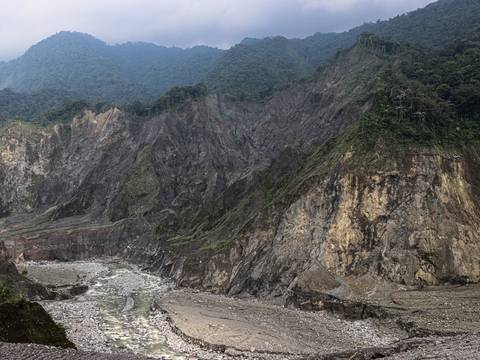 Crisis energética: Coca Codo Sinclair, que provee 30% de la energía del país, está en peligro por la erosión del río Coca