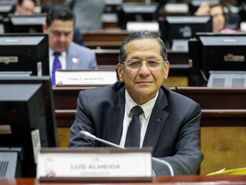 Tribunal de Disciplina del PSC analiza votación de Luis Almeida respecto a pensiones vitalicias de exmandatarios