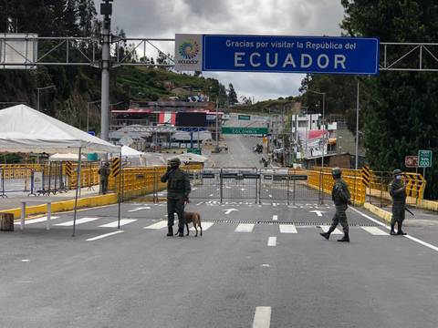 En apertura de puente internacional de Rumichaca, autoridades colombianas exigieron libreta de tripulante a conductores ecuatorianos