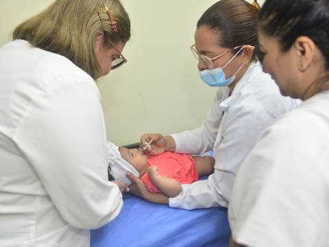 Vacunación contra poliomielitis, rubeola y sarampión se extiende para tratar de alcanzar meta de cobertura en Guayaquil, Durán y Samborondón
