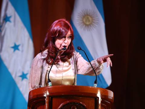 Fiscal argentino pide condena de 12 años de prisión para Cristina Fernández de Kirchner por corrupción en su gobierno previo