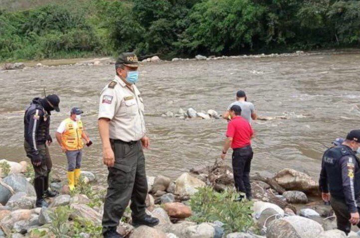 Otros dos cadáveres fueron hallados luego del deslave en la vía Loja-Zamora