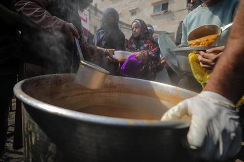 Israel estudia un borrador de tregua en Gaza, debido a muertos por hambre extrema