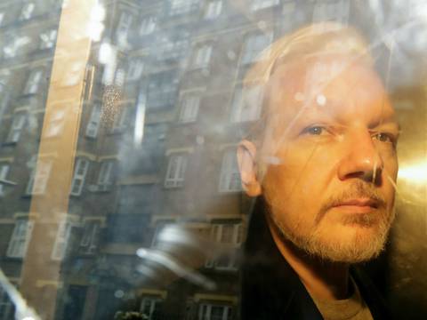 Julian Assange retira apelación a sentencia de cárcel por fianza