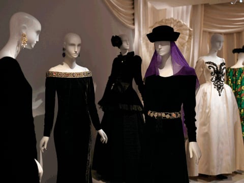 Abre en París un nuevo museo que expone las creaciones de Yves Saint Laurent 