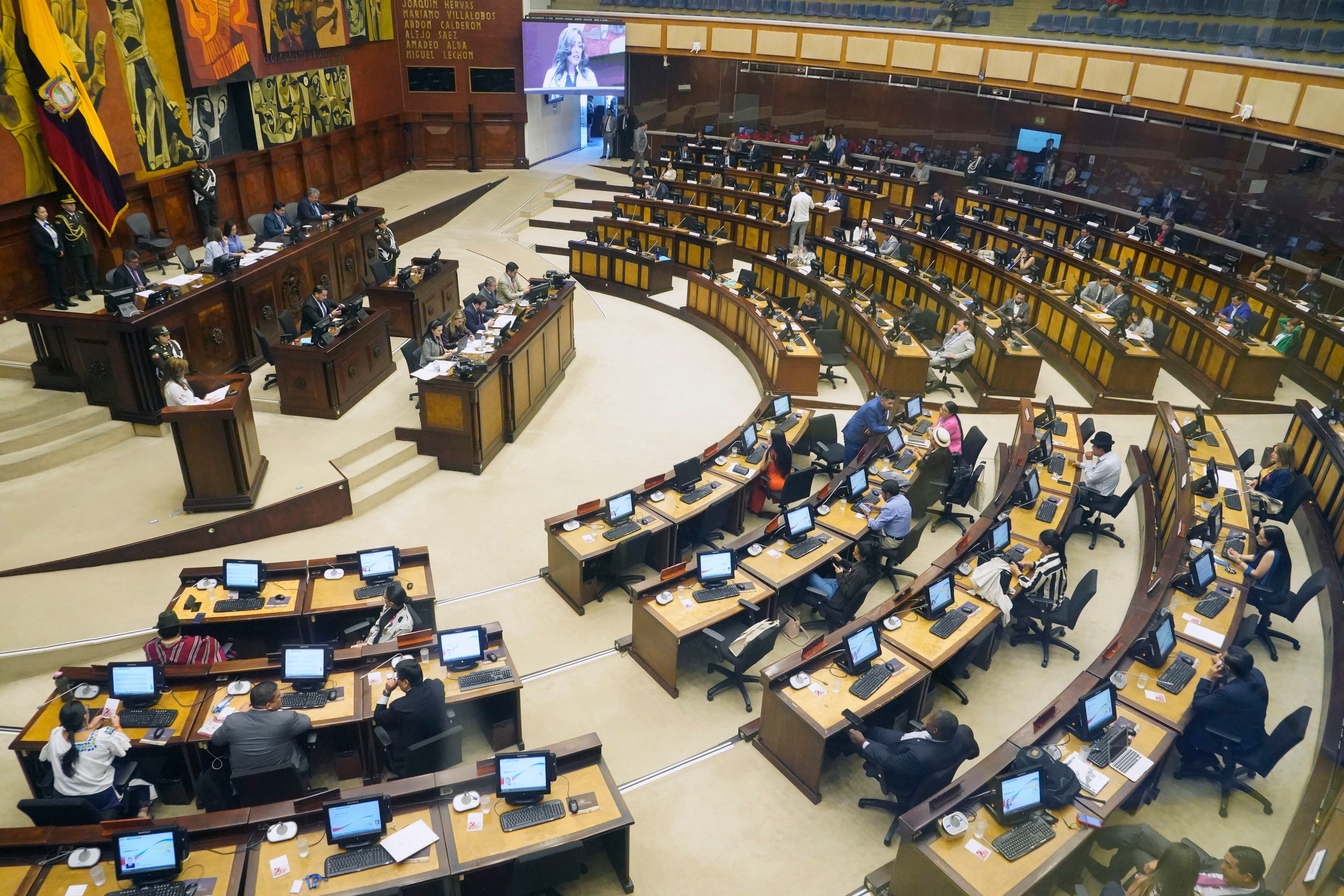 Asamblea Nacional se reúne y decide si manda con licencia sin sueldo a  todos los inscritos para las elecciones del 9 de febrero de 2025 | Política  | Noticias | El Universo