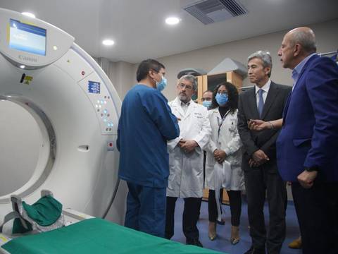 Diez hospitales públicos de Ecuador cuentan con tomógrafos donados por Japón