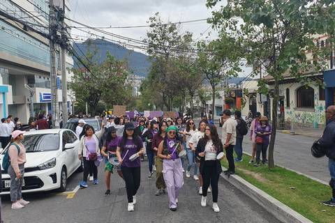 En actos por el Día de la Mujer en Quito se demandan mayores espacios para su participación en la sociedad