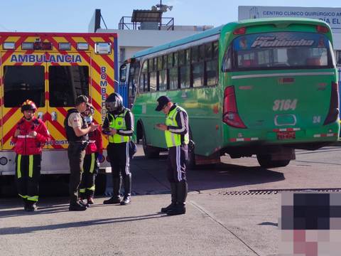 Una mujer muere arrollada por bus en la estación de Río Coca, en Quito