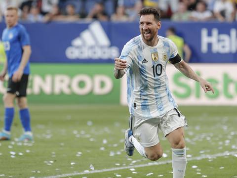 Messi anota por primera vez un ‘repóker’ con Argentina